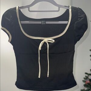 SHEIN Elegant Black Crop Top with Cream Accents